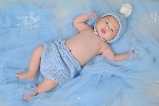 灵宝摸孕妇肚子沾喜气